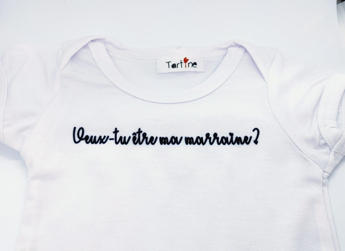 Détail du message personnalisé sur cache couche pour bébé